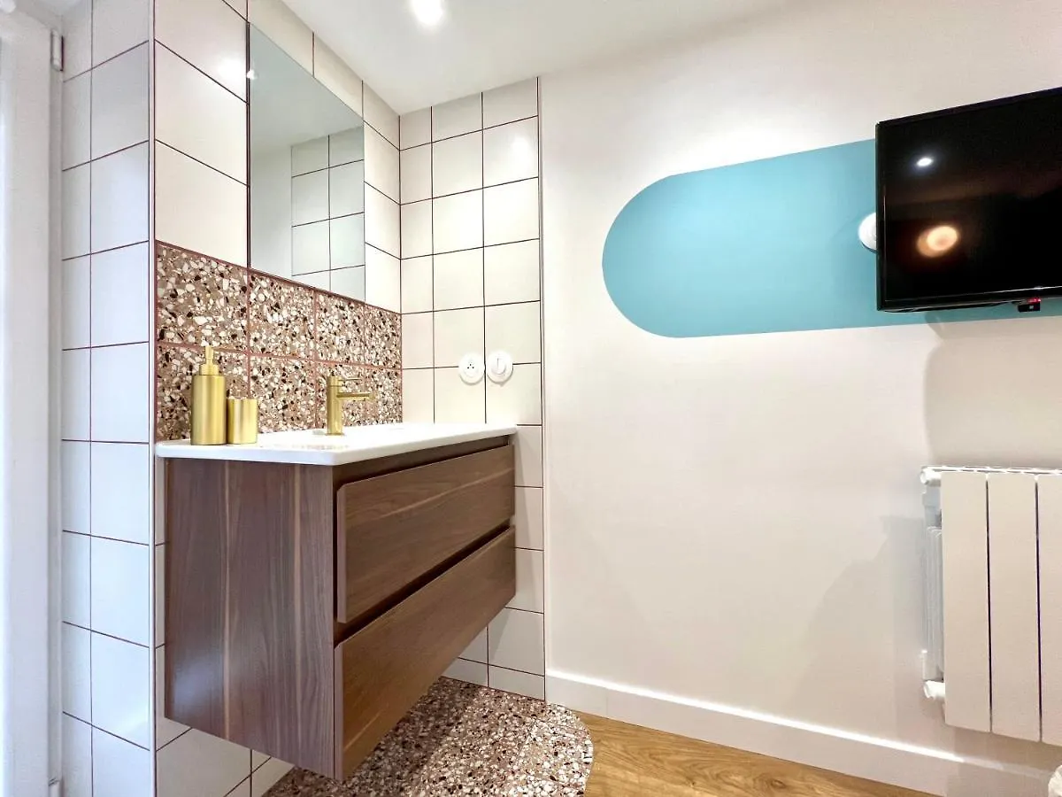 La Loge Parisienne 300M Gare Bastille Telepherique Grenoble 0*,  France